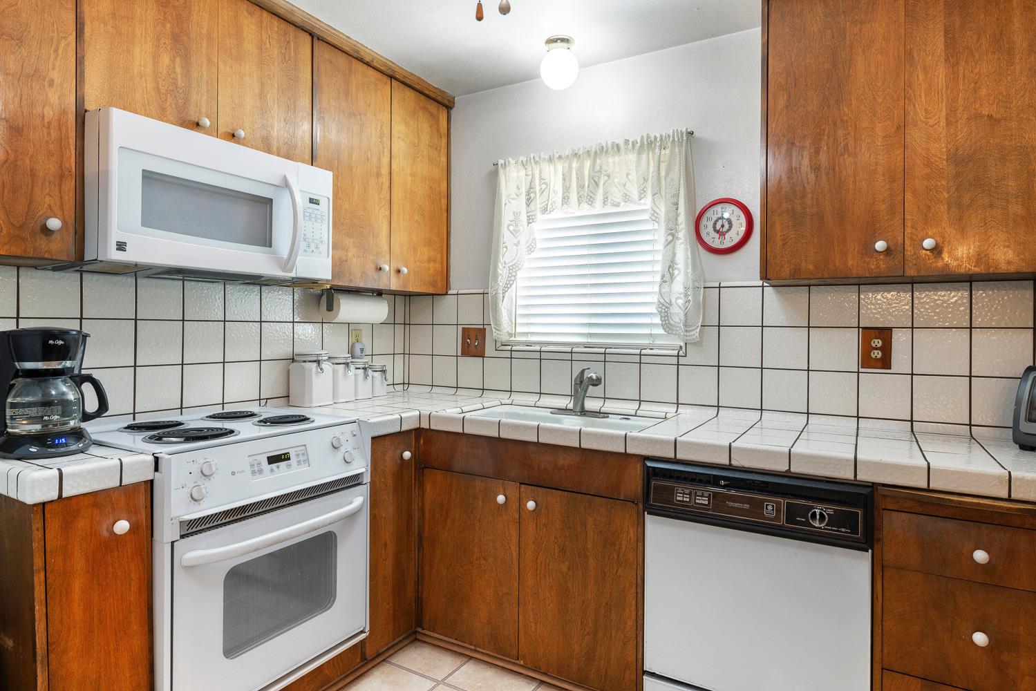 212 Cindy Ln, Coalinga, CA 93210