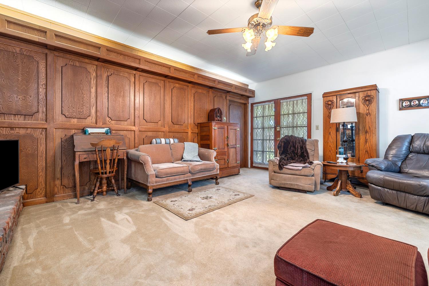 212 Cindy Ln, Coalinga, CA 93210