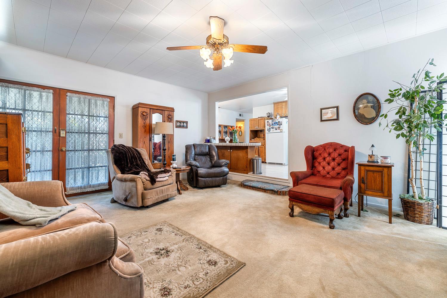 212 Cindy Ln, Coalinga, CA 93210
