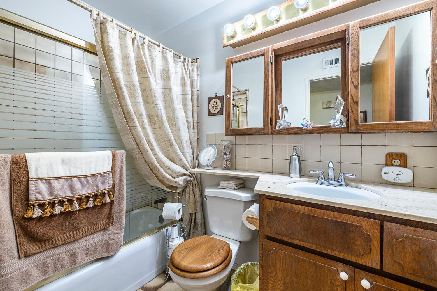 212 Cindy Ln, Coalinga, CA 93210