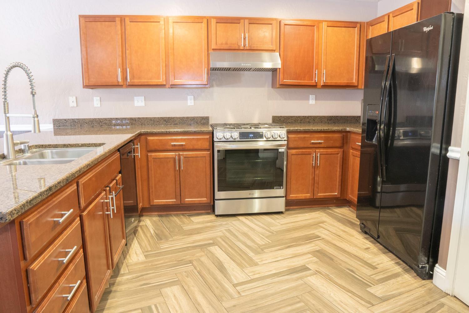 5831 E Platt Ave, Fresno, CA 93727