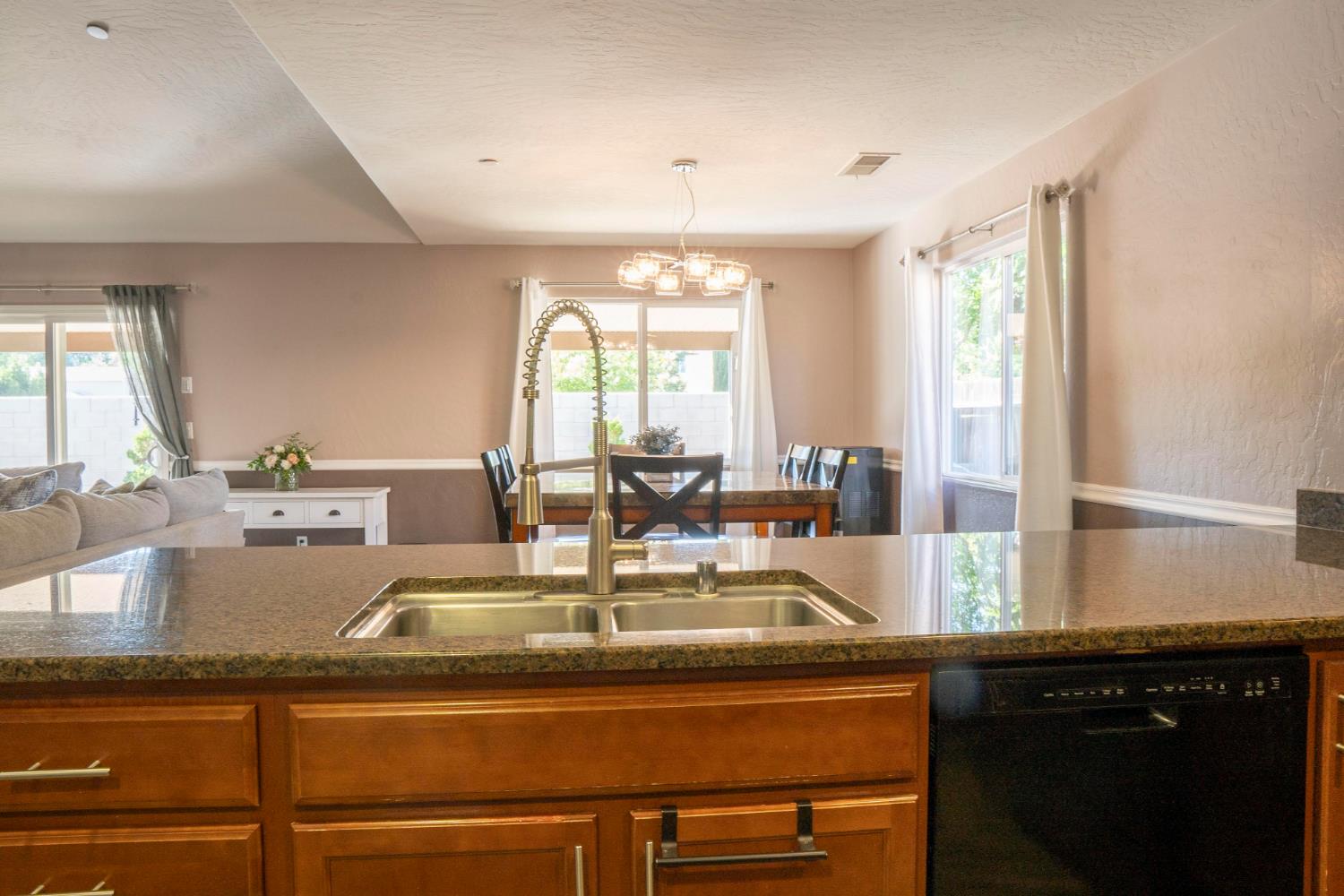 5831 E Platt Ave, Fresno, CA 93727