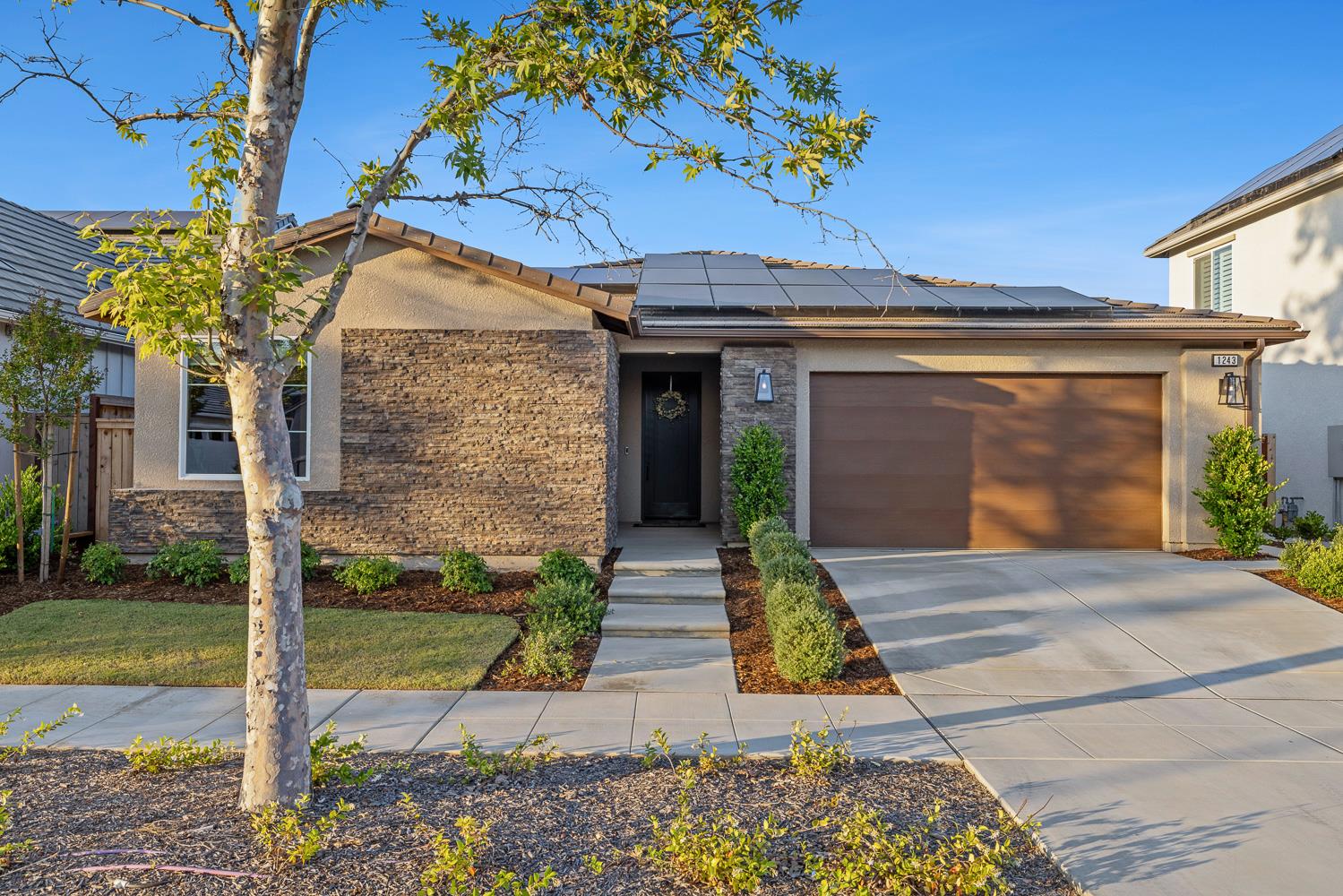 1243 Wildflower Dr, Madera, CA 93636