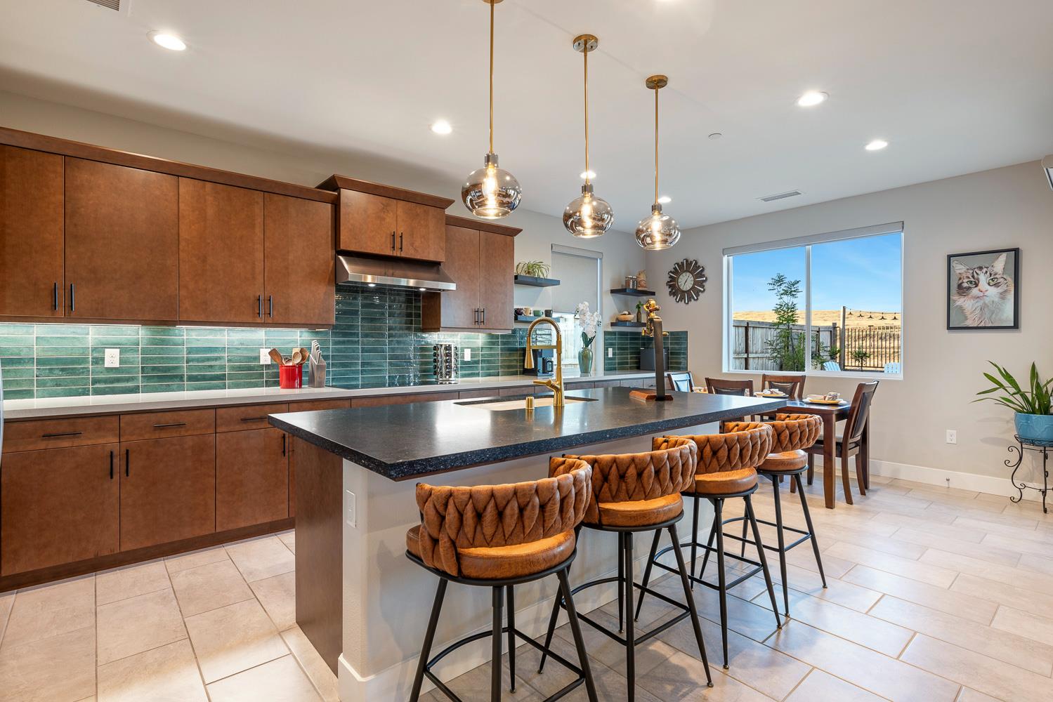 1243 Wildflower Dr, Madera, CA 93636