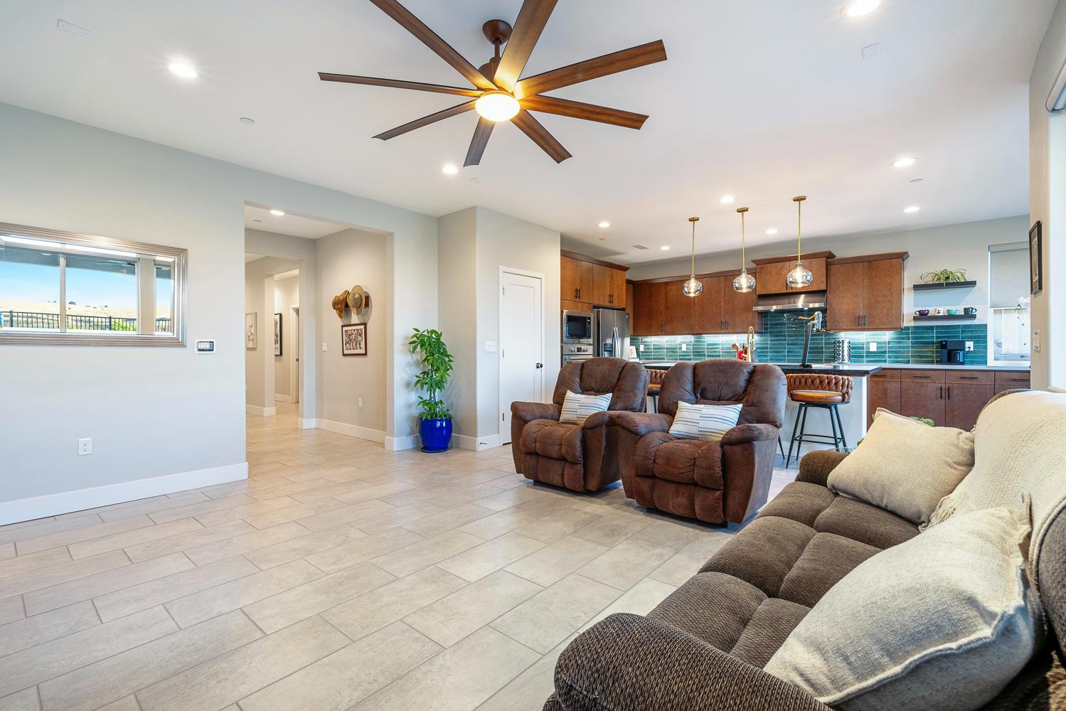 1243 Wildflower Dr, Madera, CA 93636