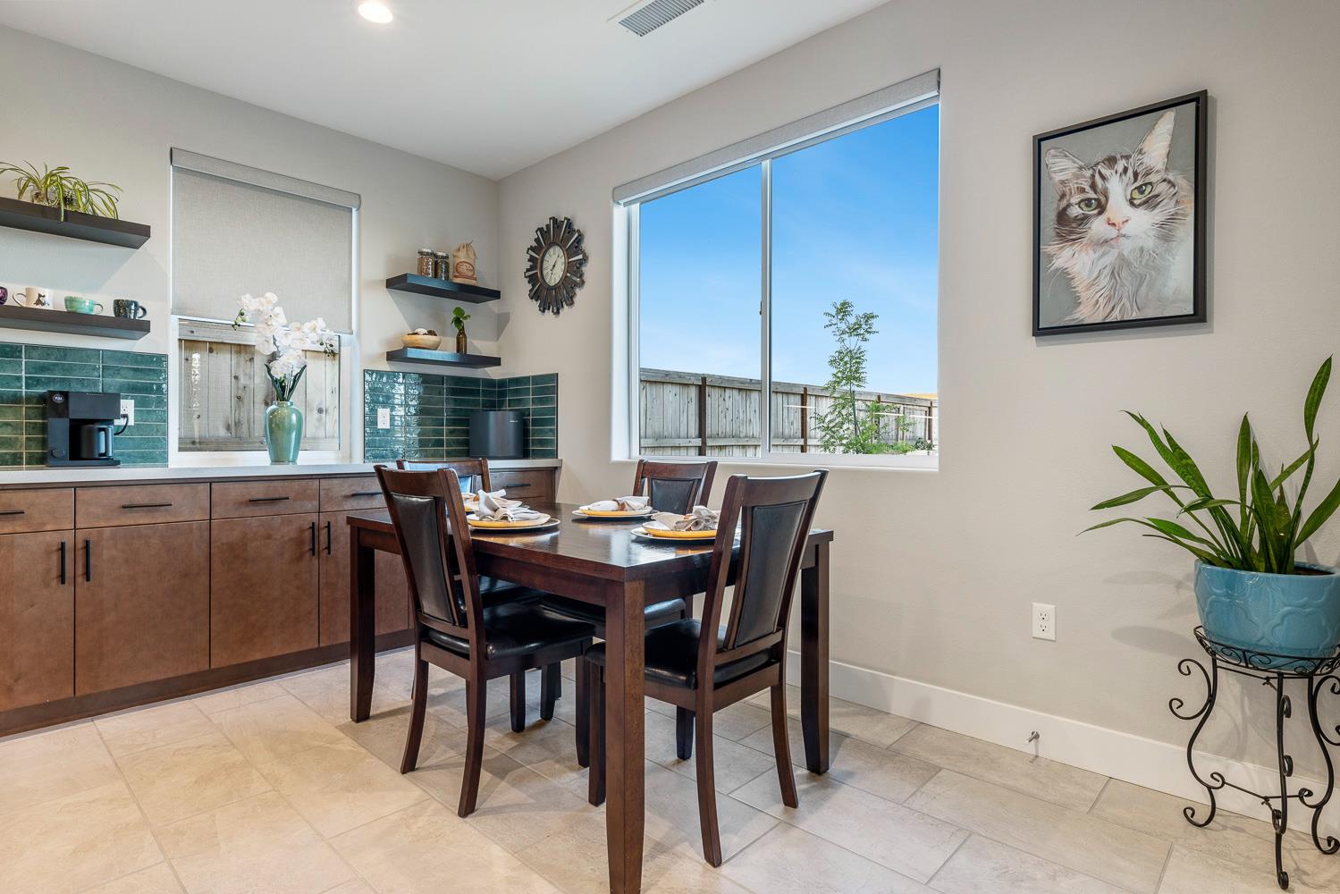 1243 Wildflower Dr, Madera, CA 93636
