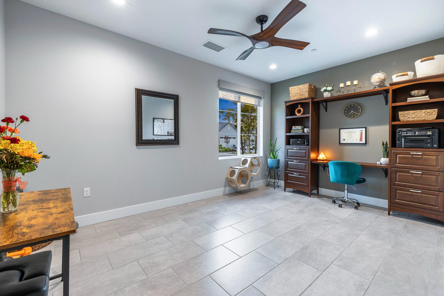 1243 Wildflower Dr, Madera, CA 93636