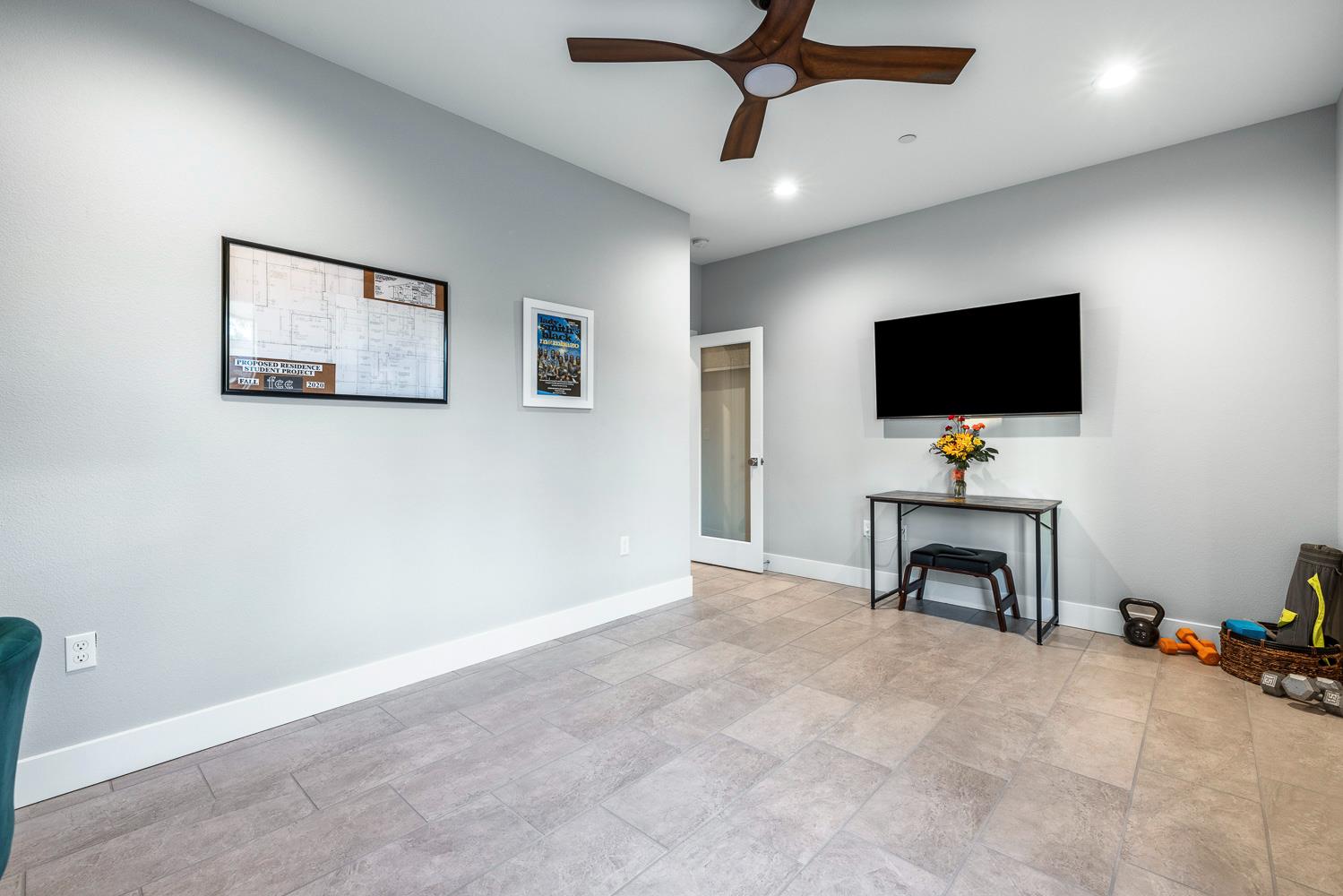 1243 Wildflower Dr, Madera, CA 93636