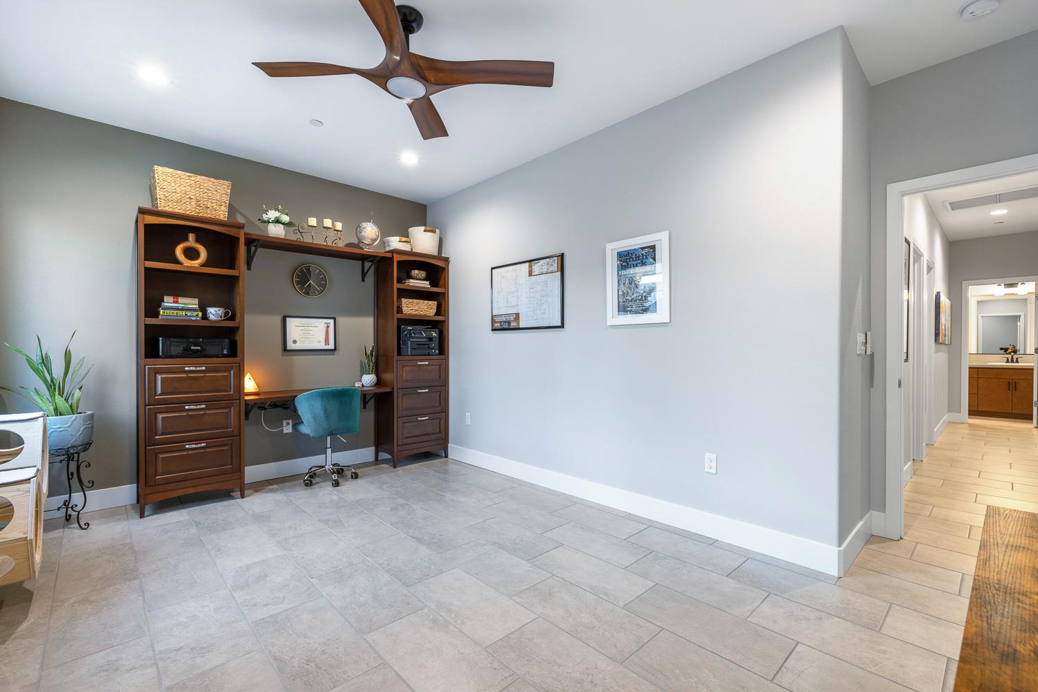 1243 Wildflower Dr, Madera, CA 93636