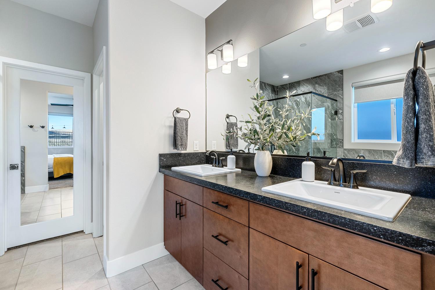 1243 Wildflower Dr, Madera, CA 93636