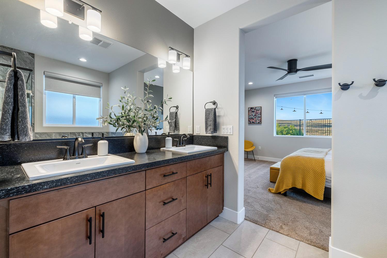 1243 Wildflower Dr, Madera, CA 93636