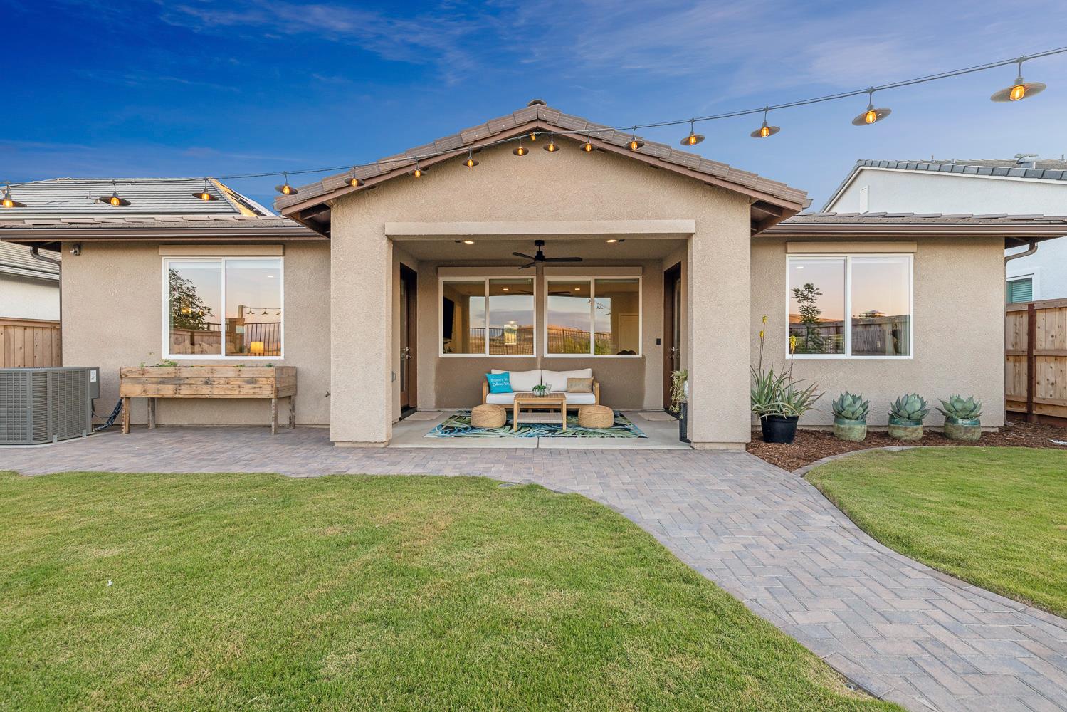 1243 Wildflower Dr, Madera, CA 93636