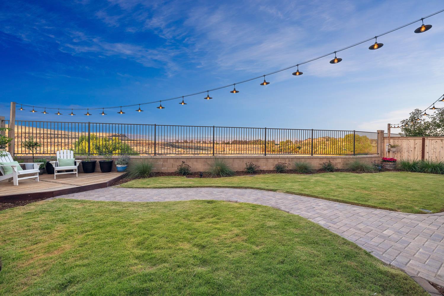 1243 Wildflower Dr, Madera, CA 93636