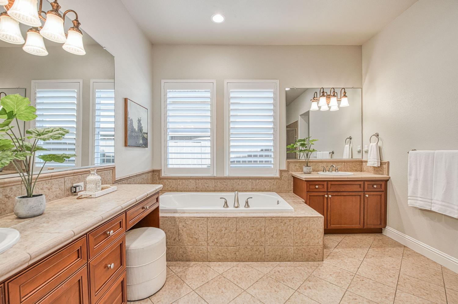 10745 E Landmark Way, Clovis, CA 93619