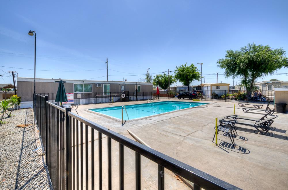 1941 N Golden State Blvd #50, Fresno, CA 93705