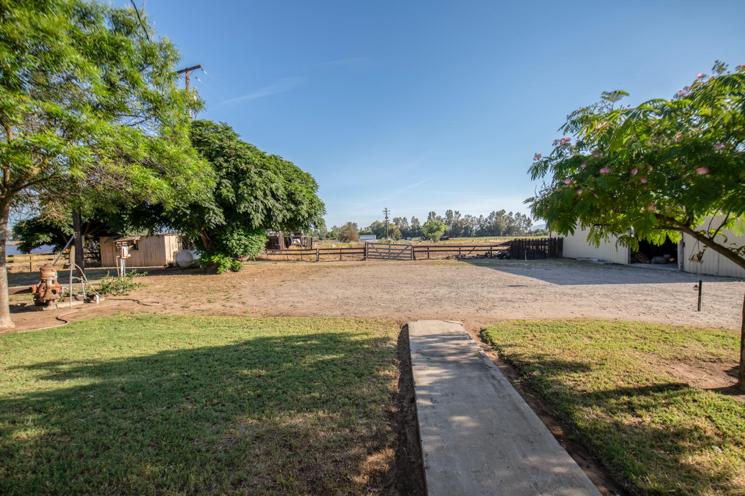 8294 E Hedges Ave, Fresno, CA 93737