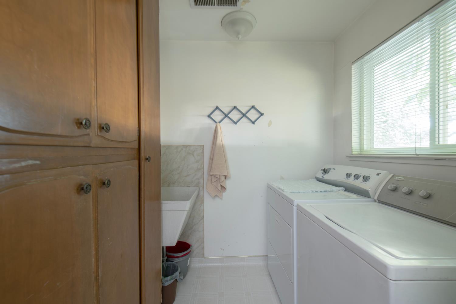 8294 E Hedges Ave, Fresno, CA 93737