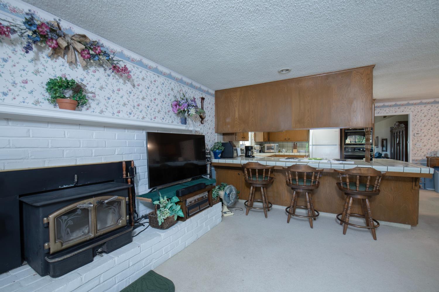 8294 E Hedges Ave, Fresno, CA 93737