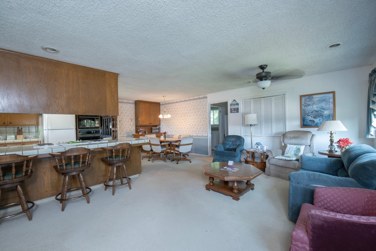 8294 E Hedges Ave, Fresno, CA 93737