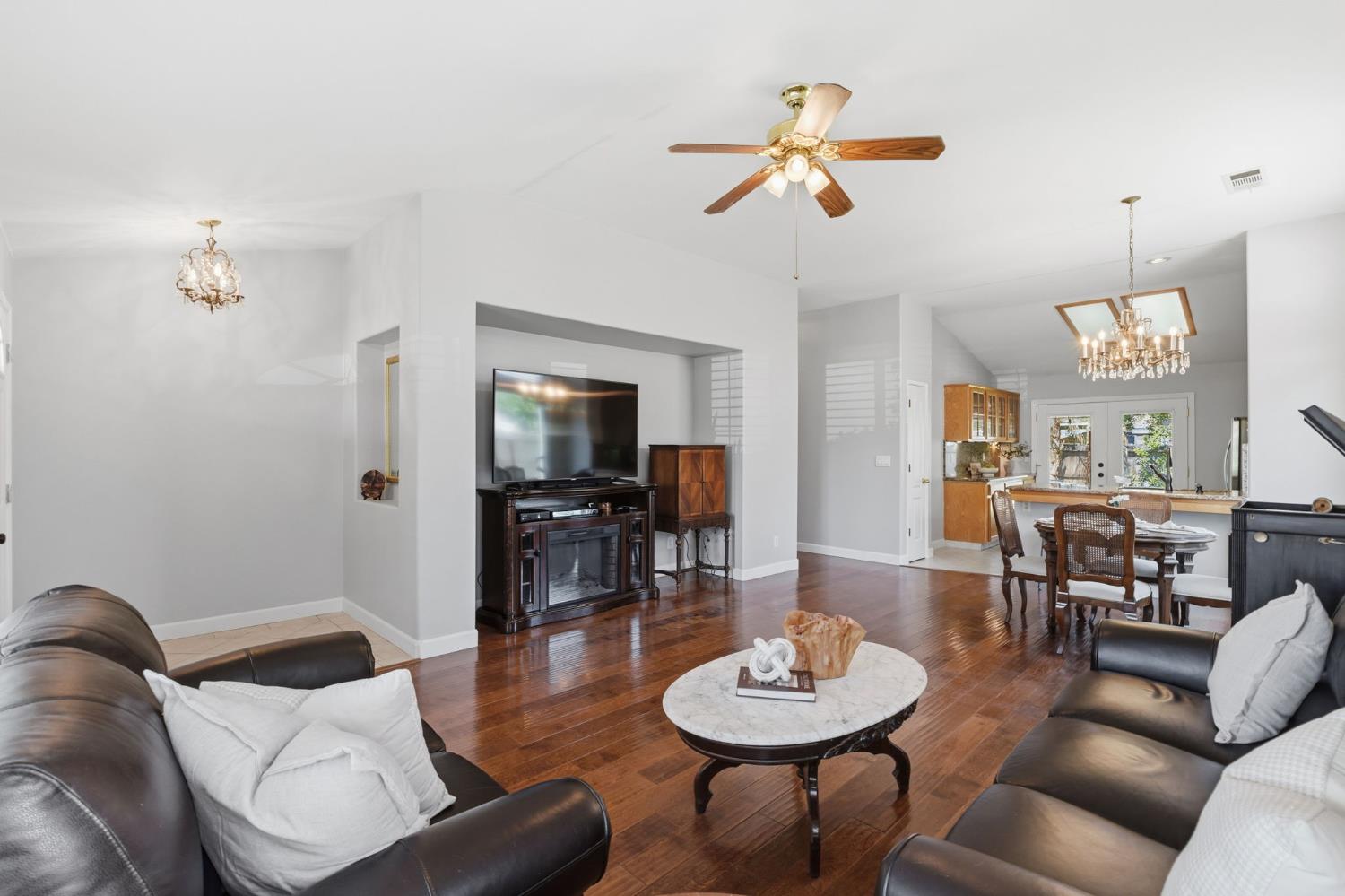 1826 Avenue C, Kingsburg, CA 93631