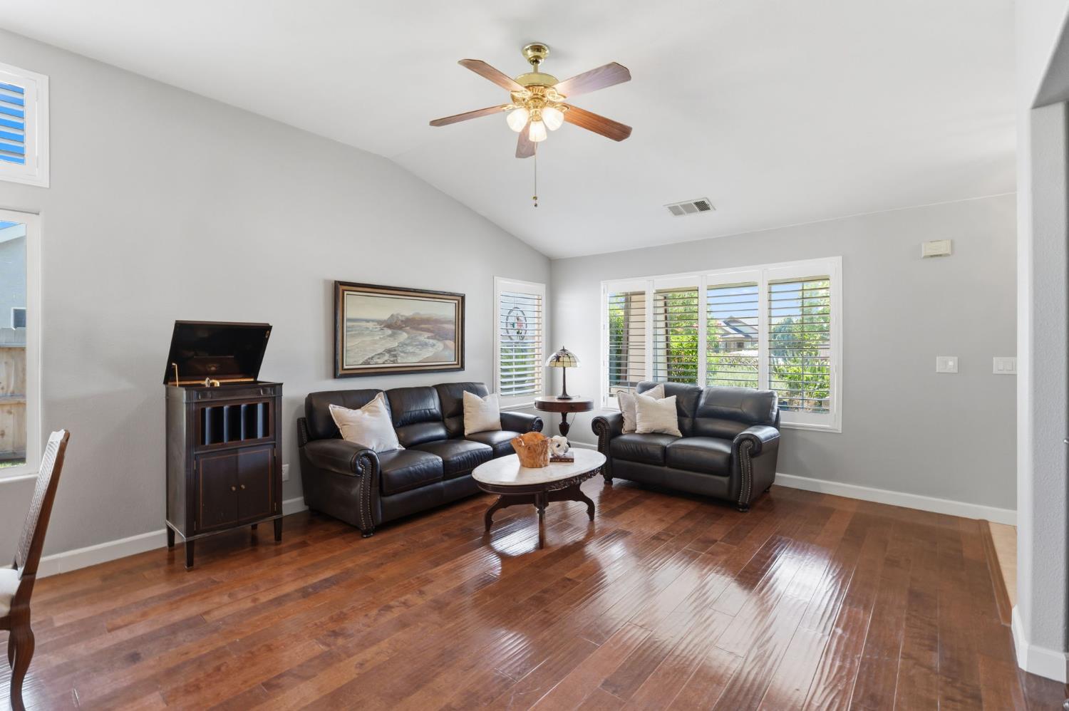 1826 Avenue C, Kingsburg, CA 93631