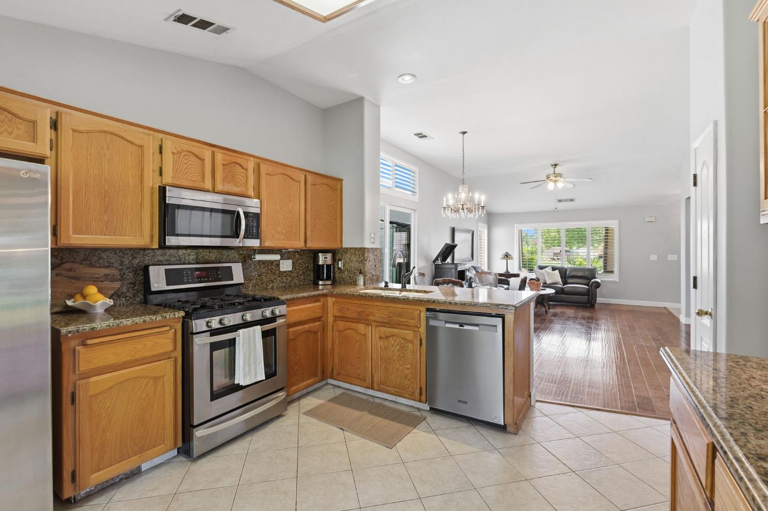 1826 Avenue C, Kingsburg, CA 93631
