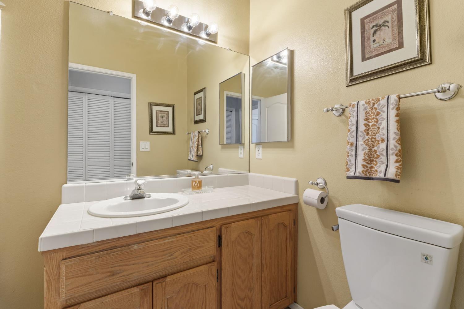 1826 Avenue C, Kingsburg, CA 93631