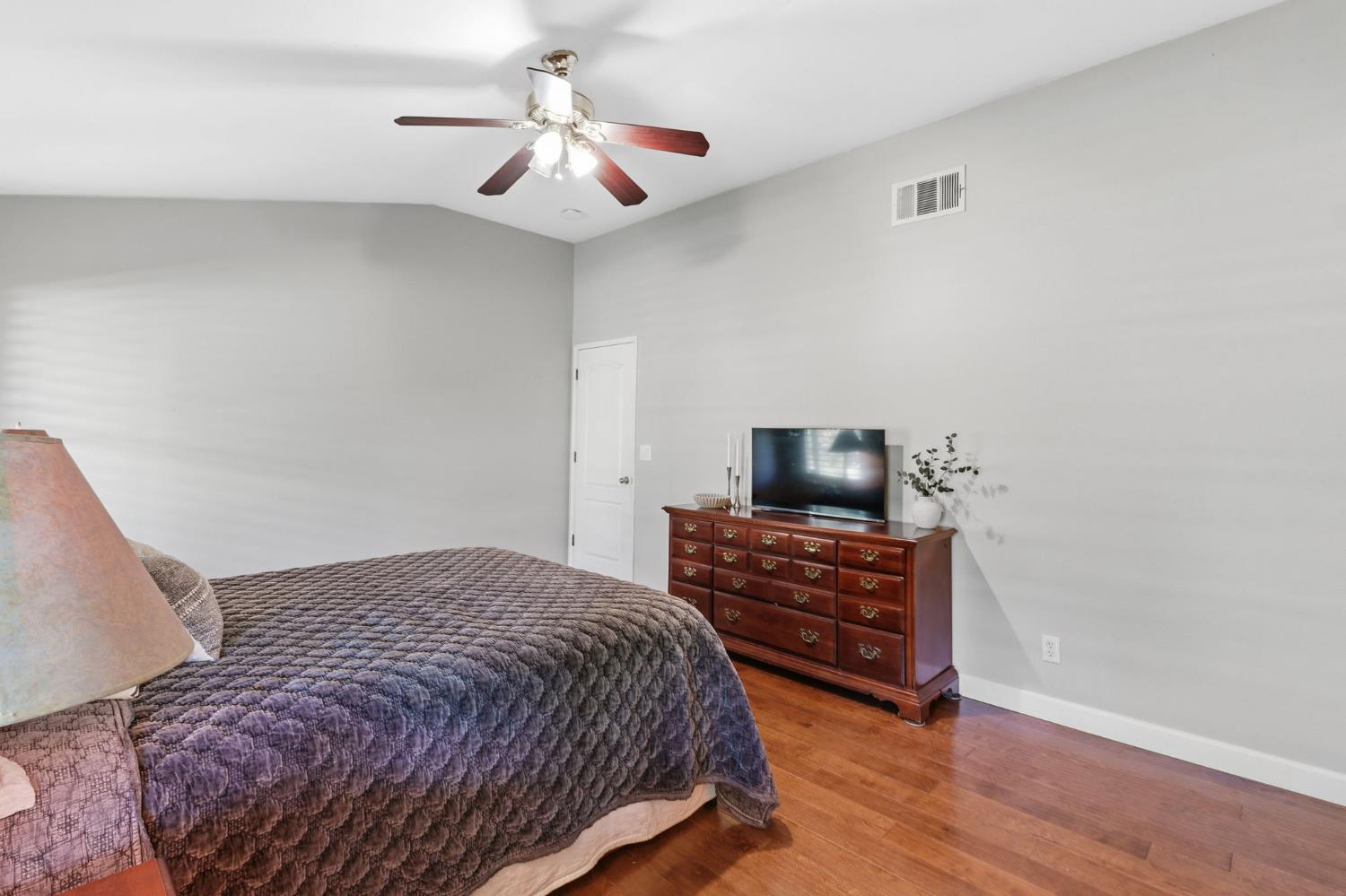 1826 Avenue C, Kingsburg, CA 93631