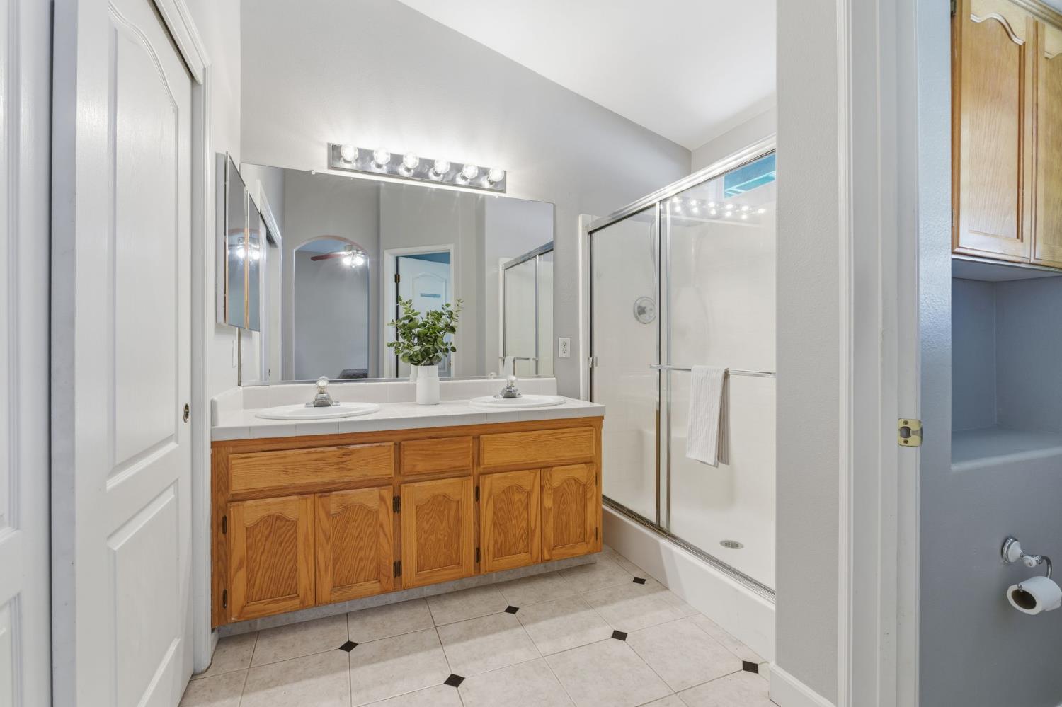 1826 Avenue C, Kingsburg, CA 93631