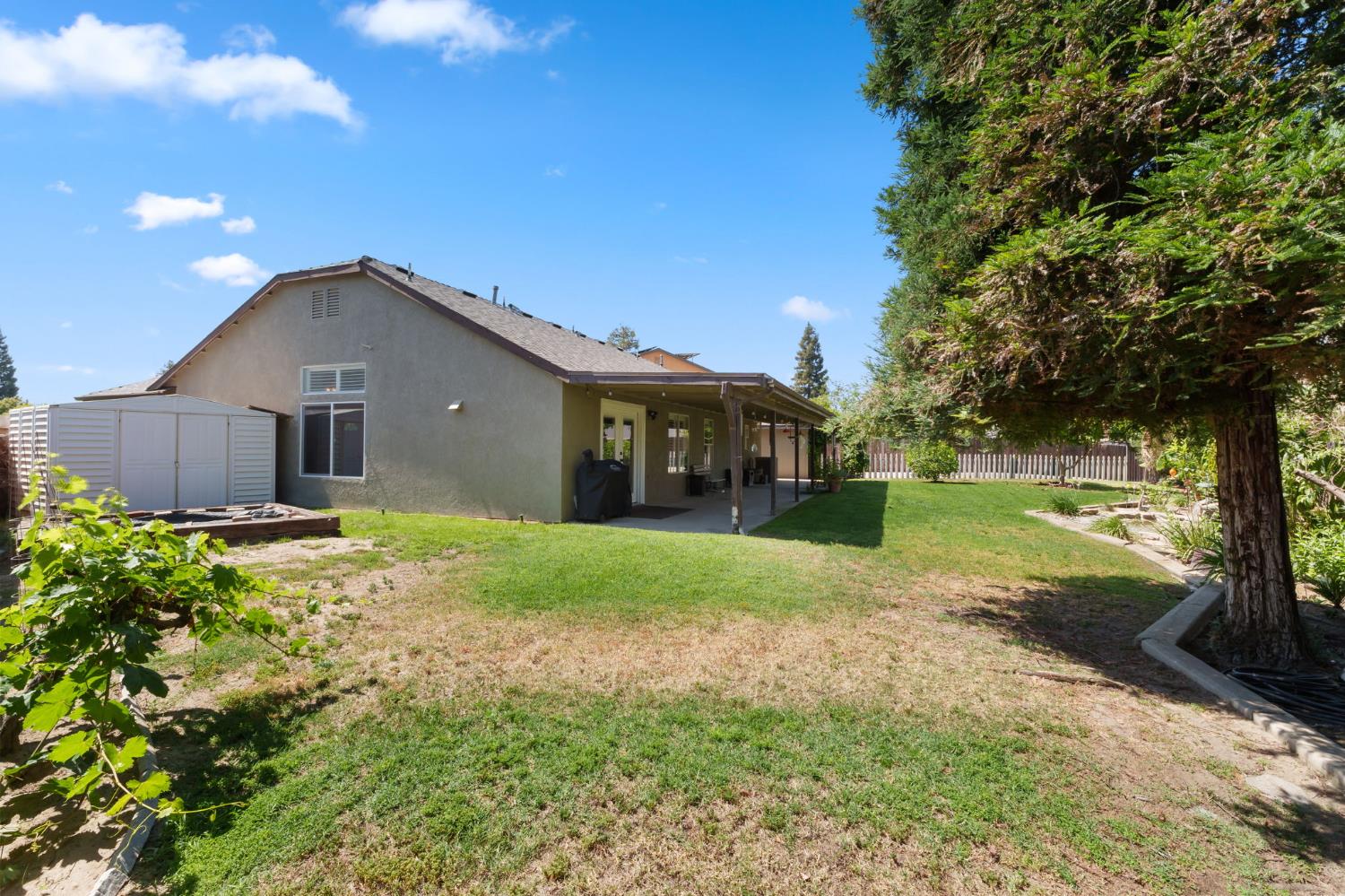 1826 Avenue C, Kingsburg, CA 93631
