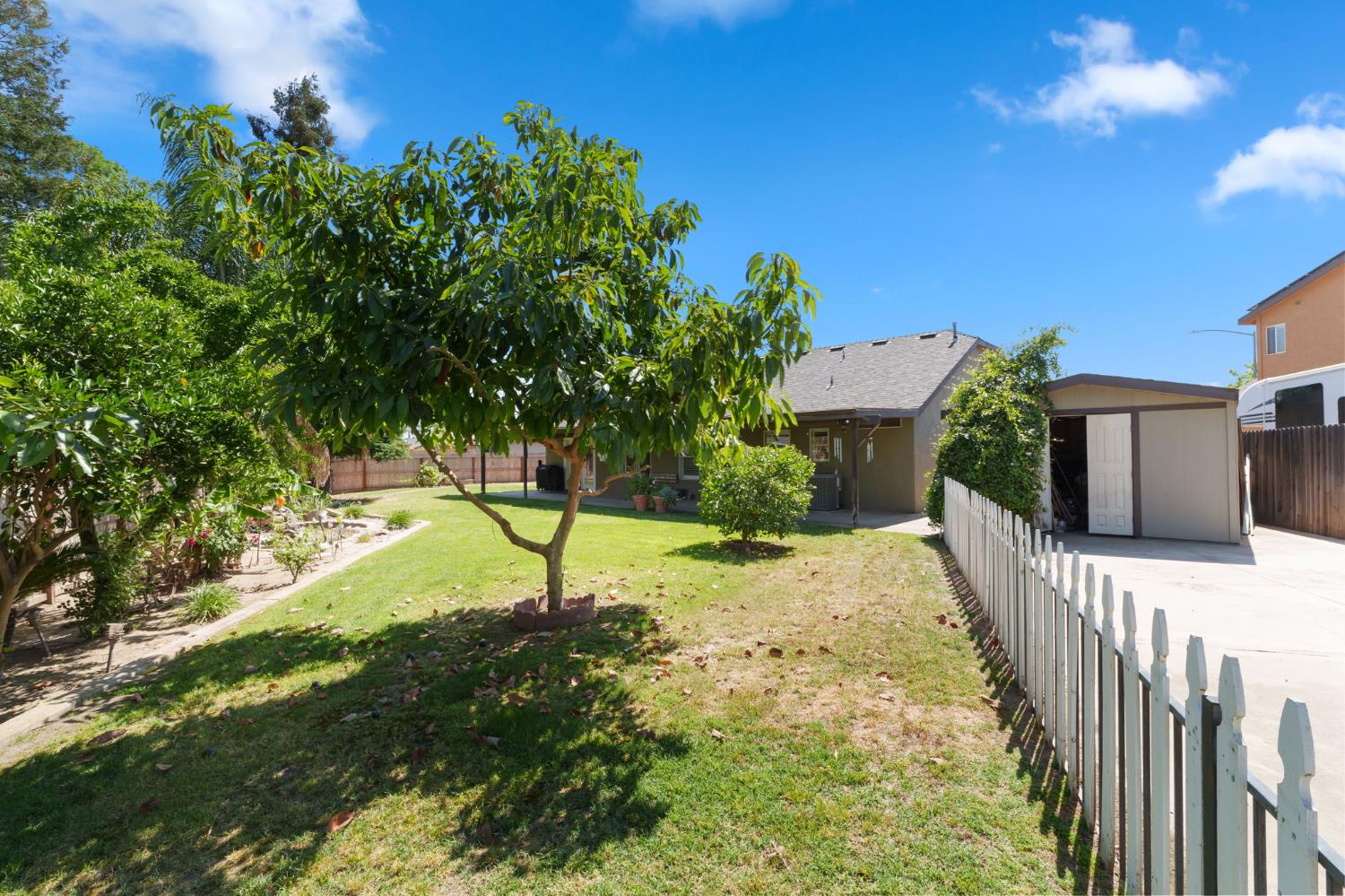 1826 Avenue C, Kingsburg, CA 93631