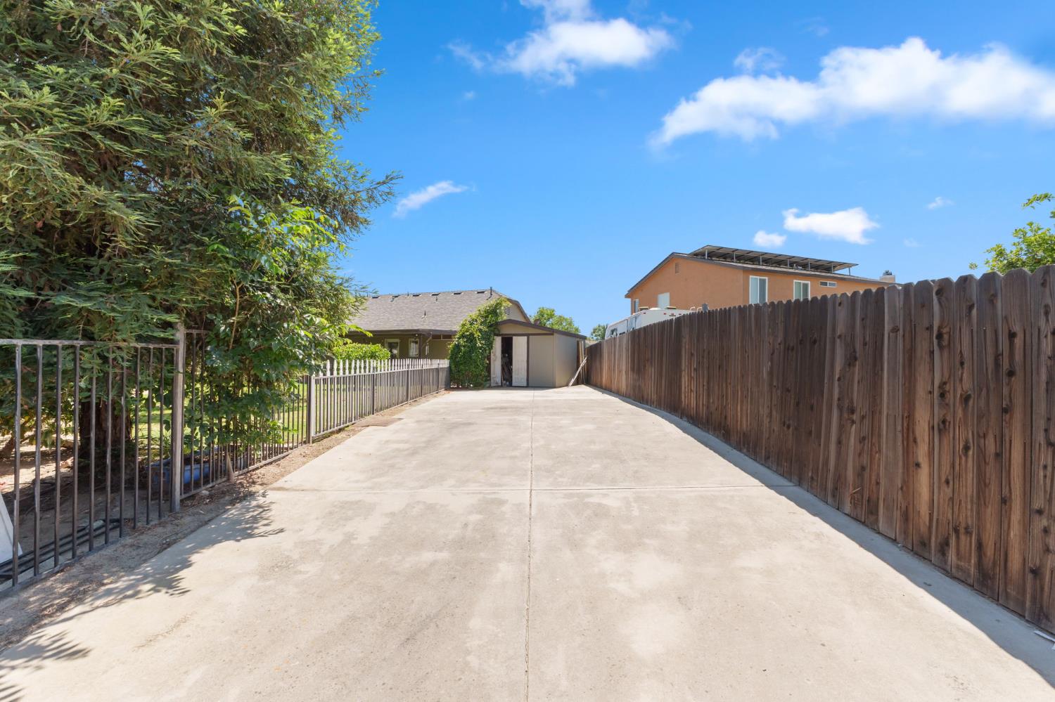 1826 Avenue C, Kingsburg, CA 93631