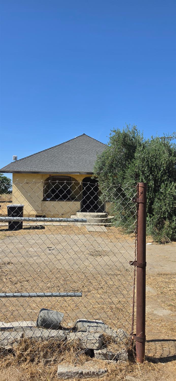 590 E Daleville Ave, Fresno, CA 93706
