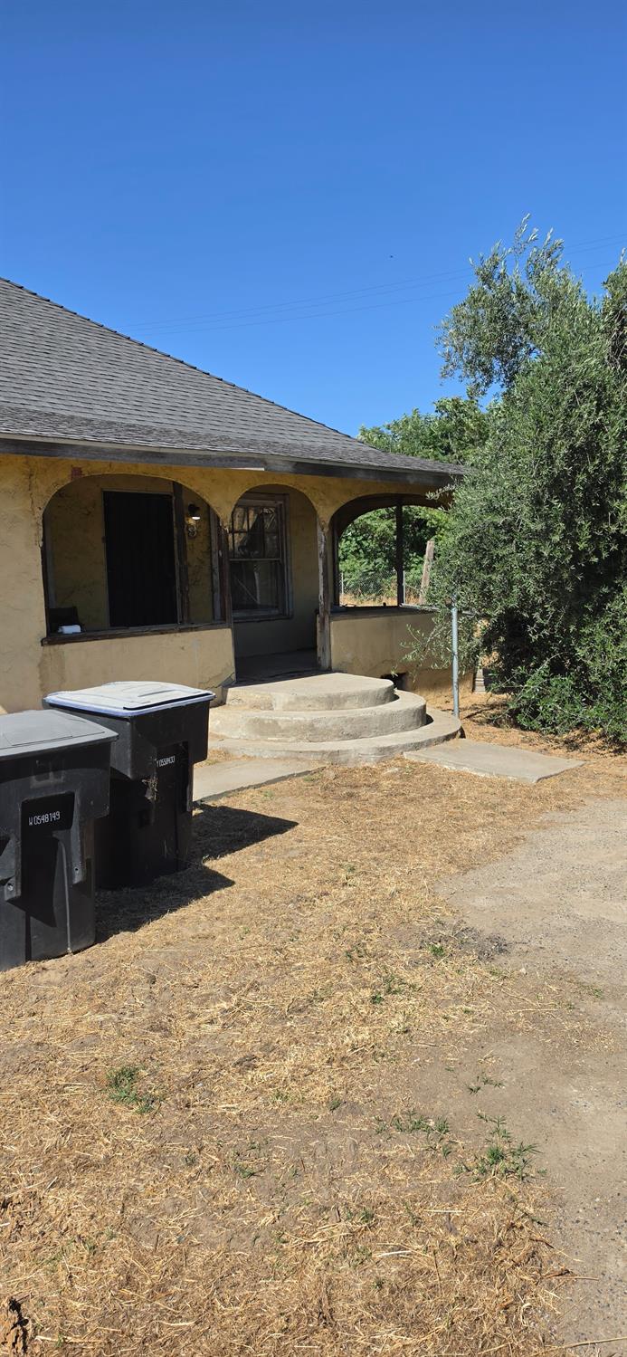 590 E Daleville Ave, Fresno, CA 93706
