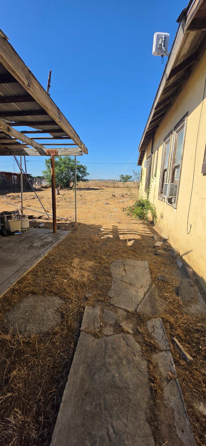 590 E Daleville Ave, Fresno, CA 93706