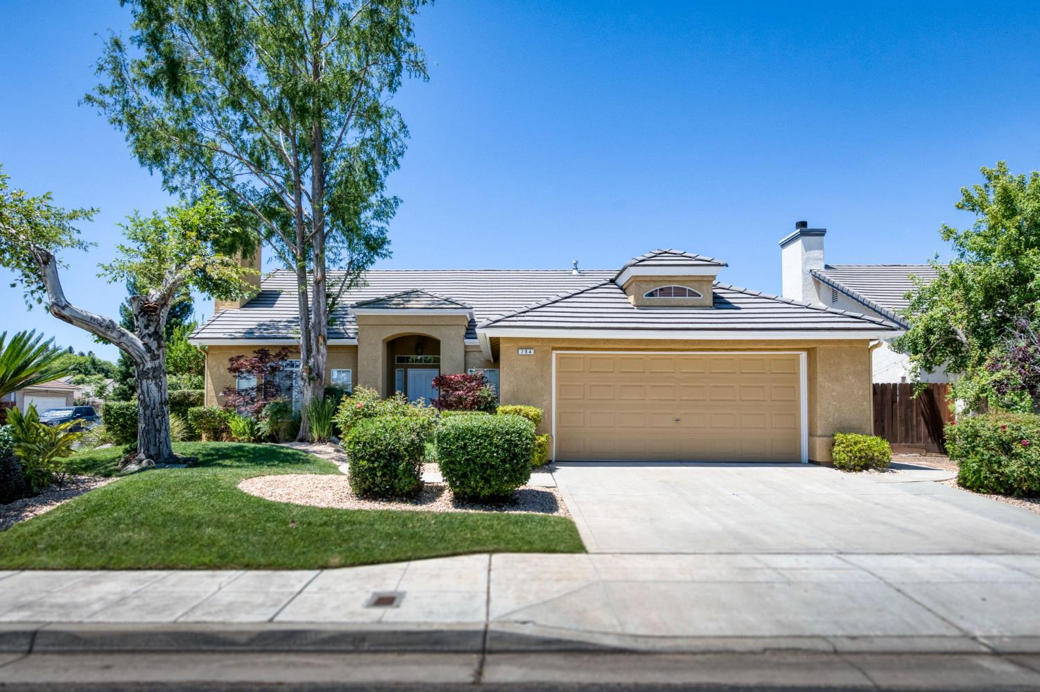 794 Applegate Ave, Clovis, CA 93611