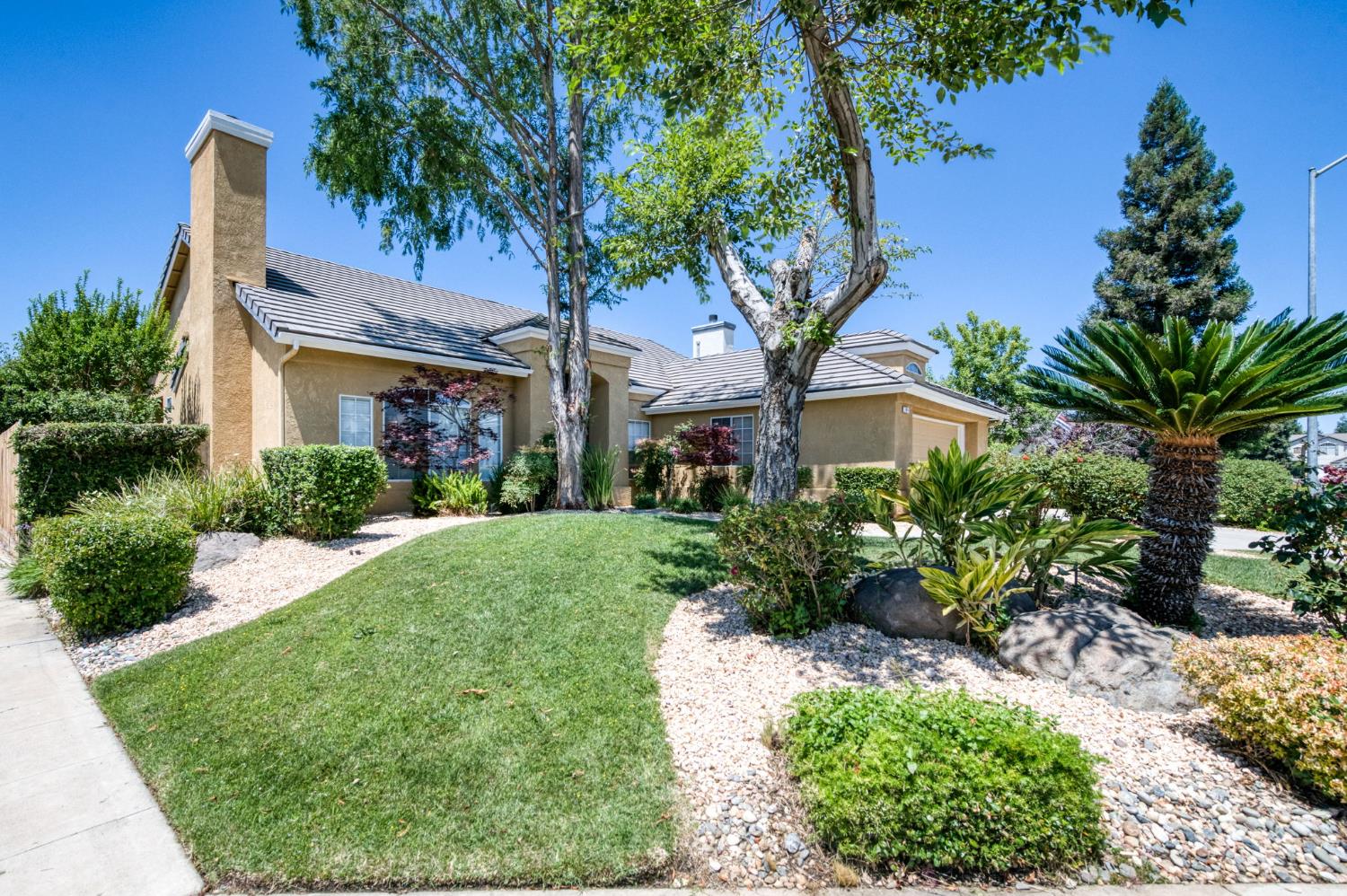 794 Applegate Ave, Clovis, CA 93611