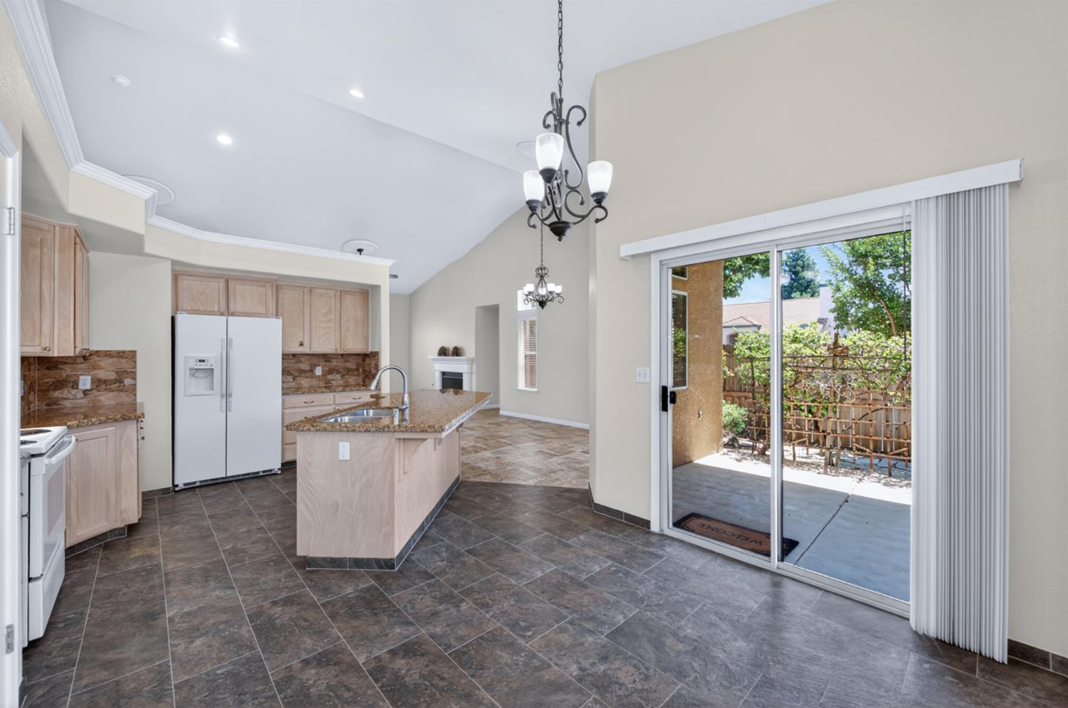 794 Applegate Ave, Clovis, CA 93611