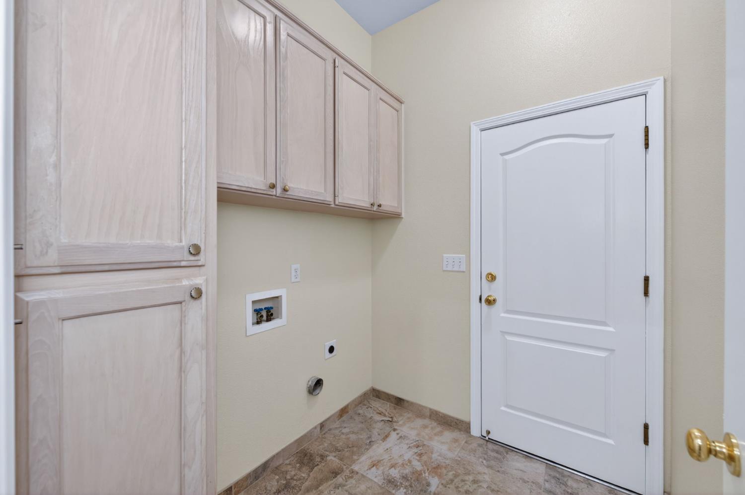 794 Applegate Ave, Clovis, CA 93611