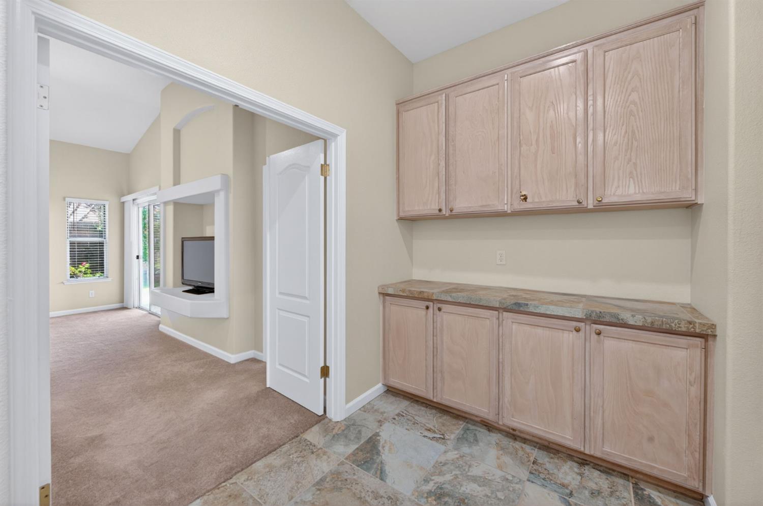 794 Applegate Ave, Clovis, CA 93611