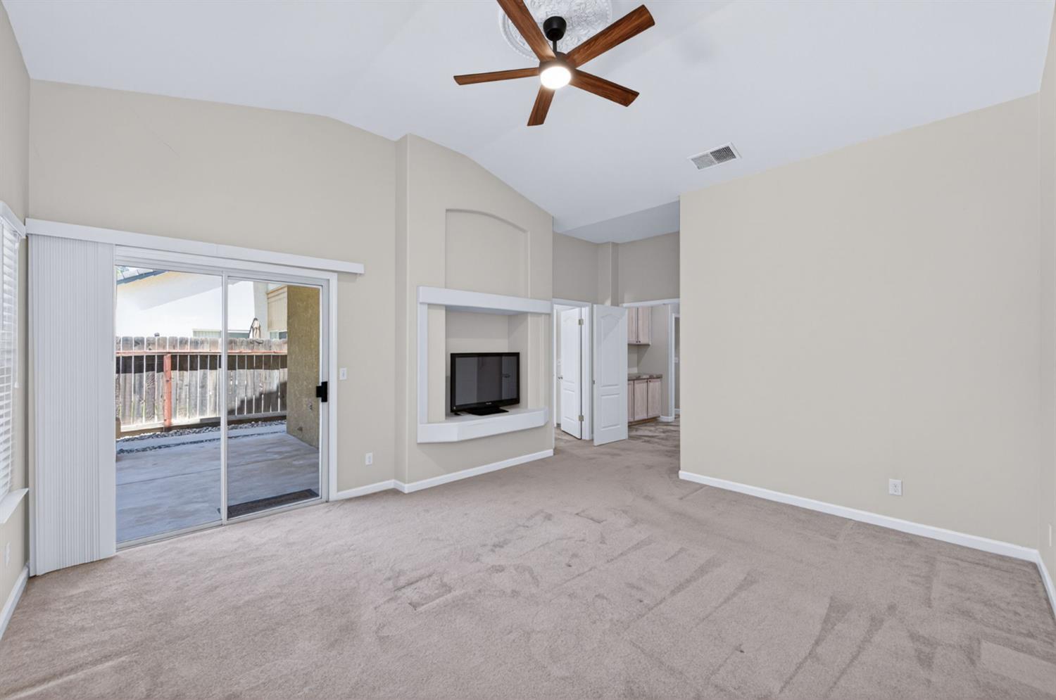 794 Applegate Ave, Clovis, CA 93611