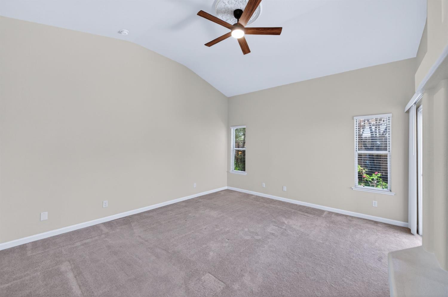 794 Applegate Ave, Clovis, CA 93611