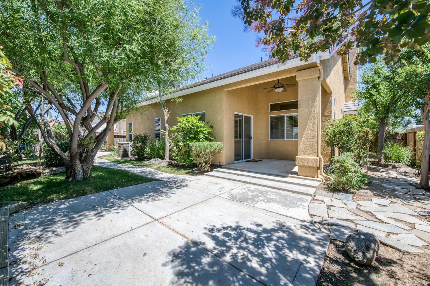 794 Applegate Ave, Clovis, CA 93611