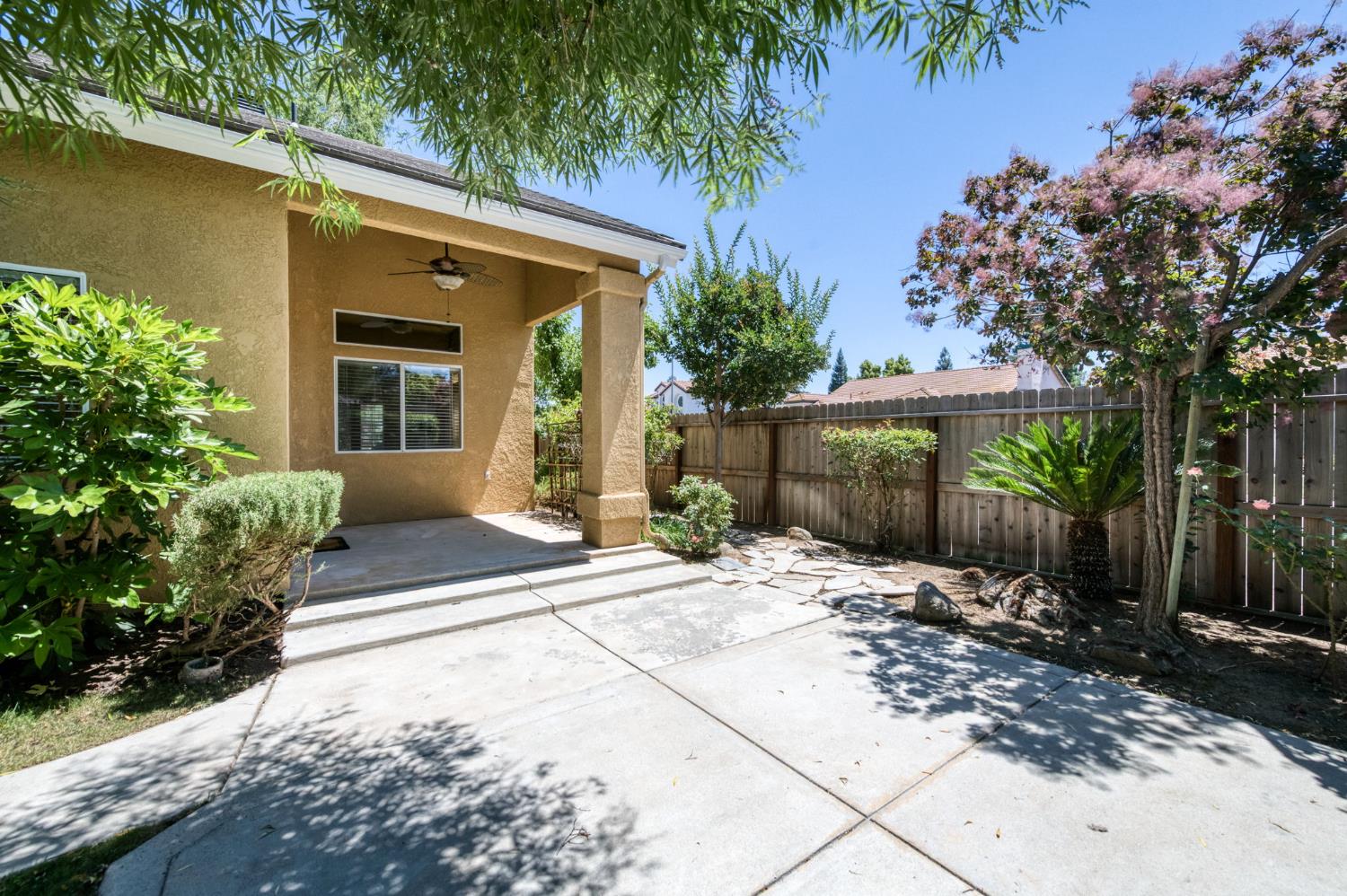 794 Applegate Ave, Clovis, CA 93611