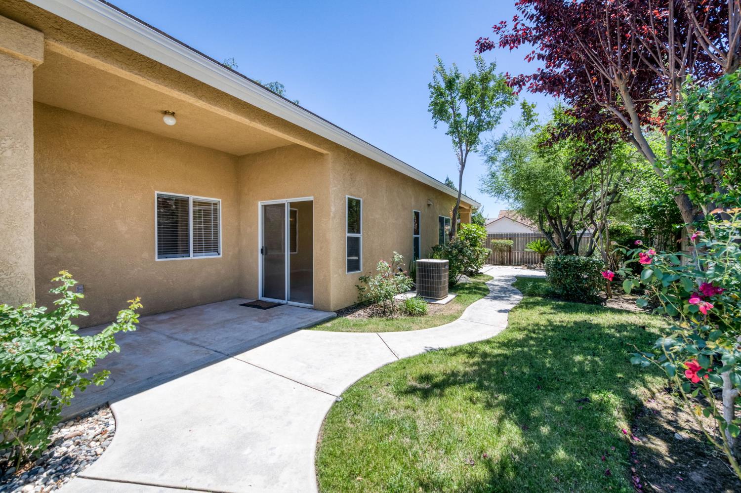 794 Applegate Ave, Clovis, CA 93611