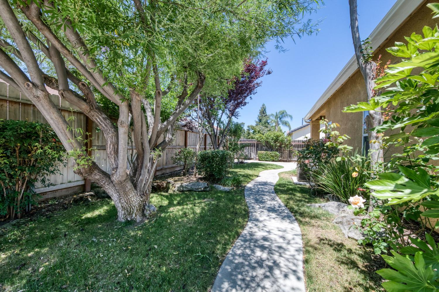 794 Applegate Ave, Clovis, CA 93611