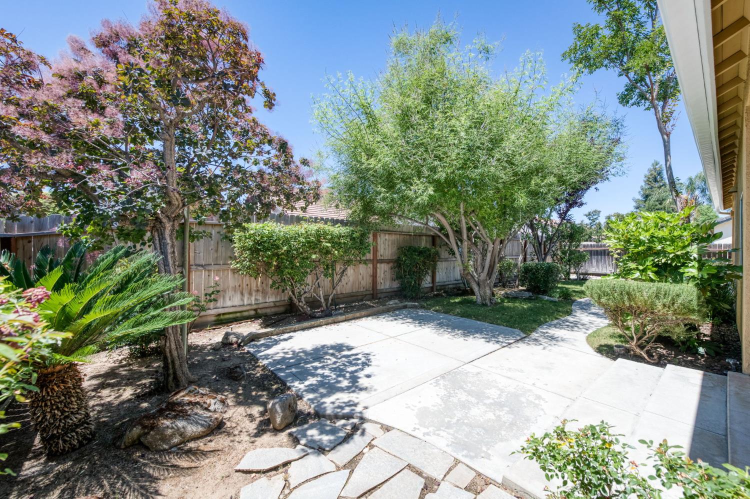 794 Applegate Ave, Clovis, CA 93611