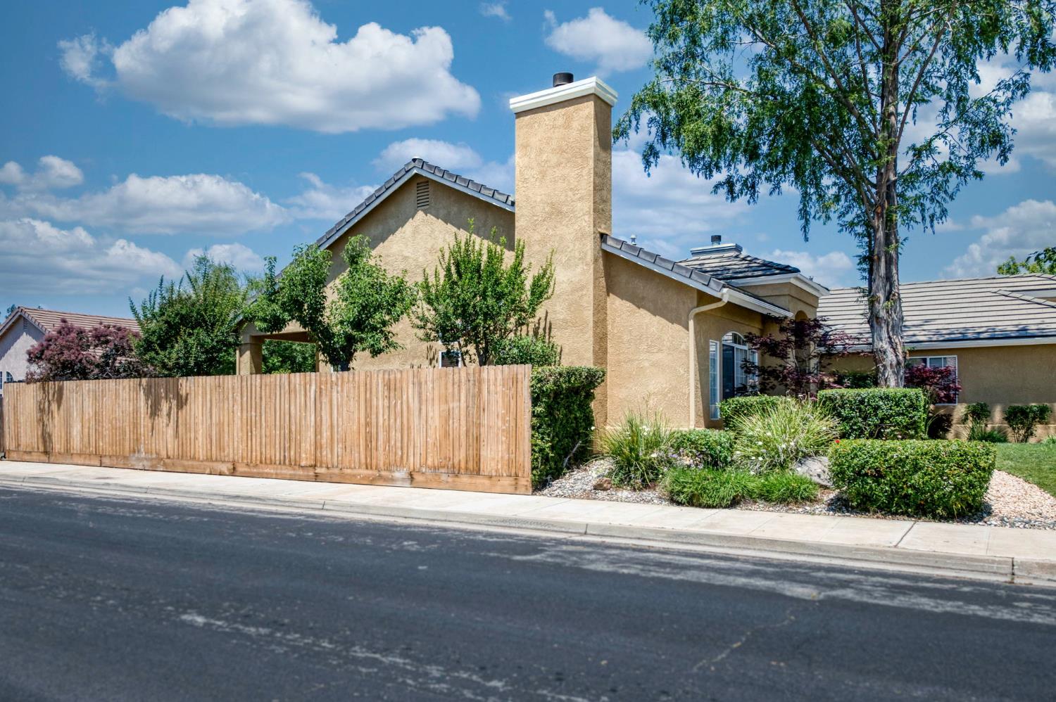 794 Applegate Ave, Clovis, CA 93611