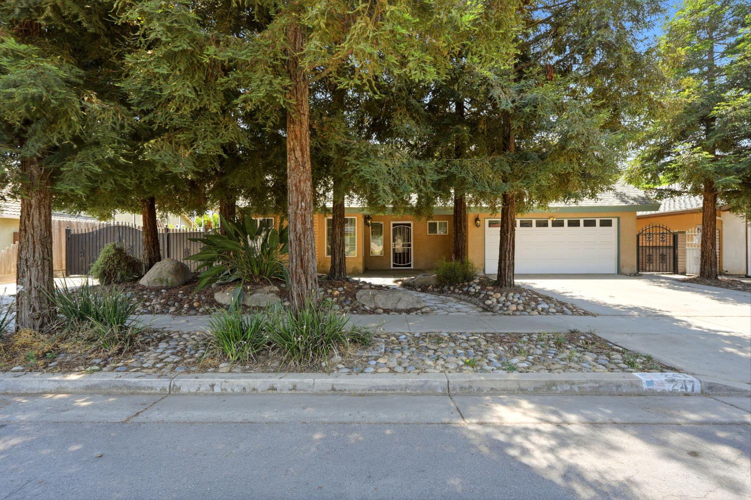 247 E Kennedy Ave, Tulare, CA 93274