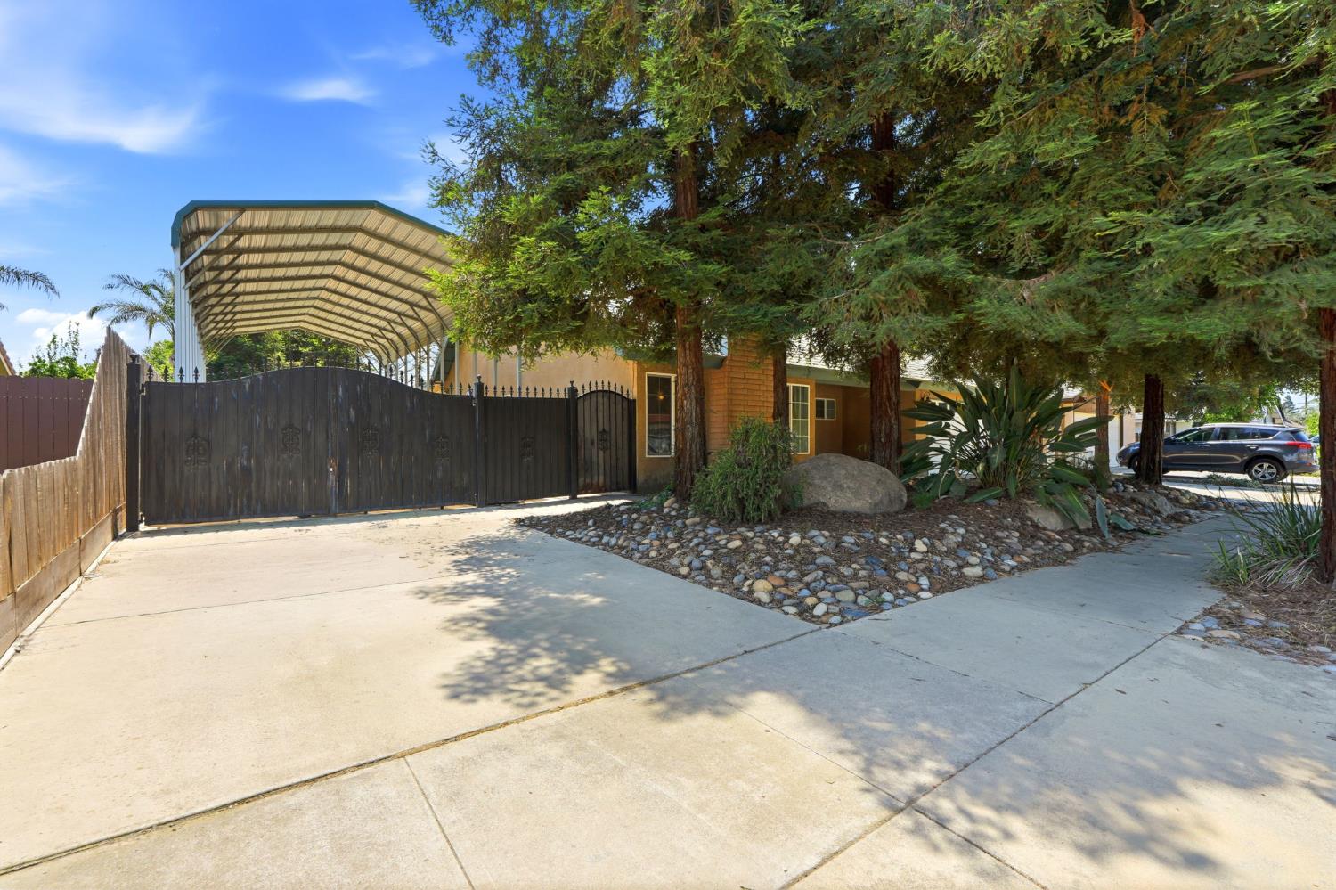 247 E Kennedy Ave, Tulare, CA 93274